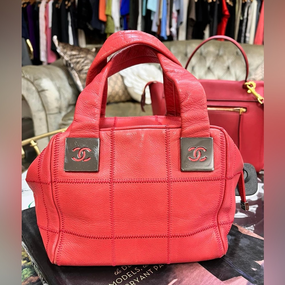 Chanel-Authentic- Caviar Leather Chocolate Bar Cube Shoulder Bag - Coral